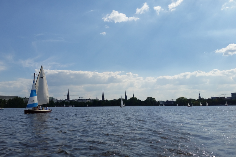 Sailing Sight Seeing Tour (1.5hr) on Aussenalster in Hamburg Hamburg: Private 1.5-Hour Sailing Trip on Alster Lake