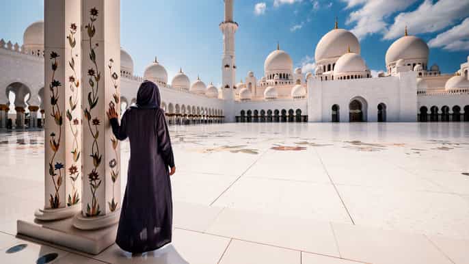 sheikh zayed mosque with emirates palace coffee