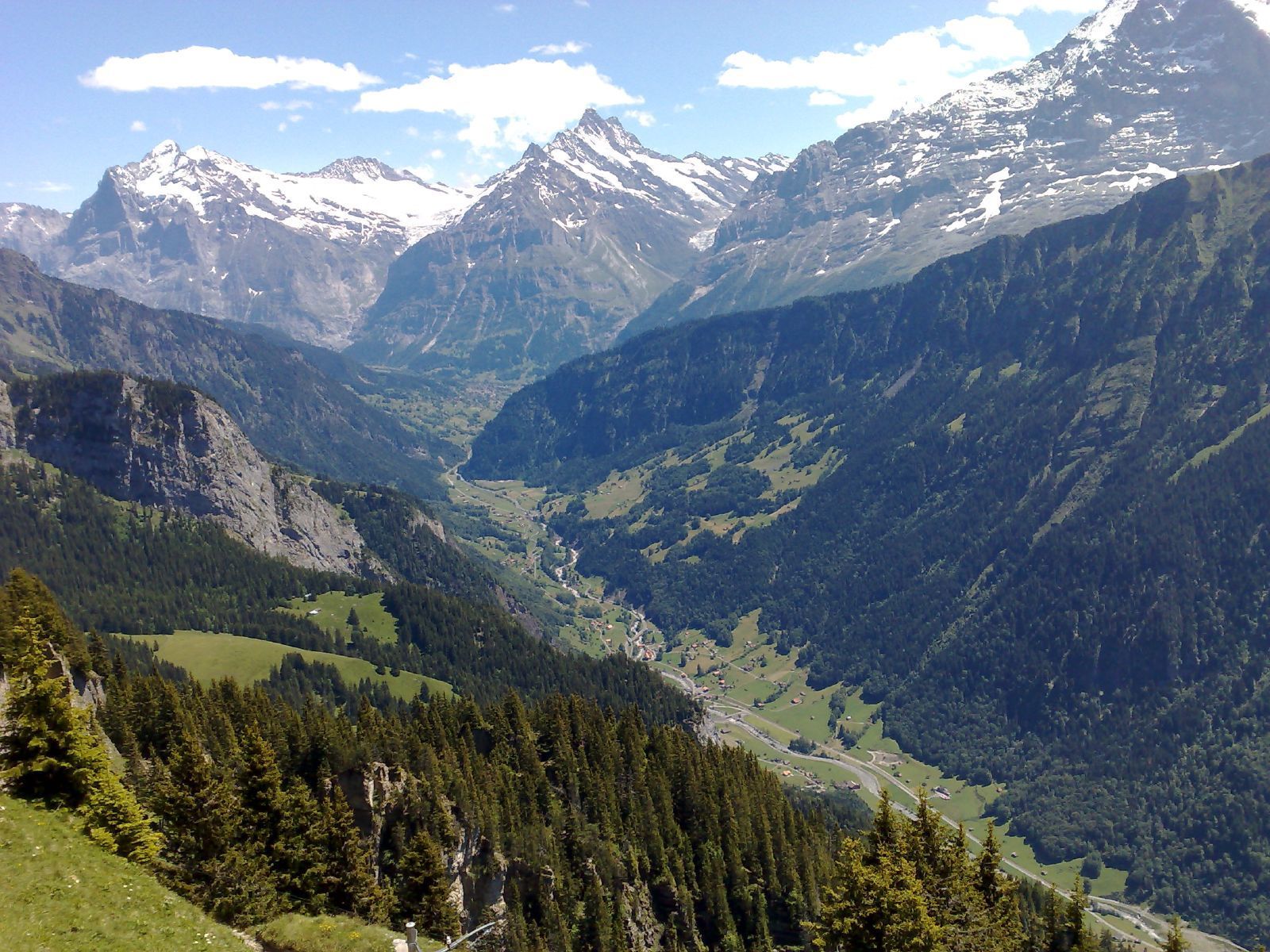 Freier Tag im Dorf Interlaken ab Lausanne