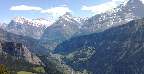 Freier Tag im Dorf Interlaken ab Lausanne