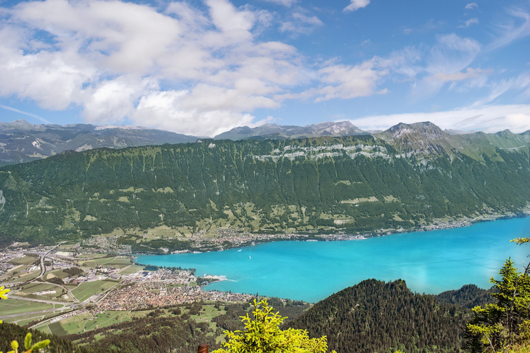 Fridag i byn Interlaken från LausanneFrån Lausanne: Busstransfer till Interlaken Village