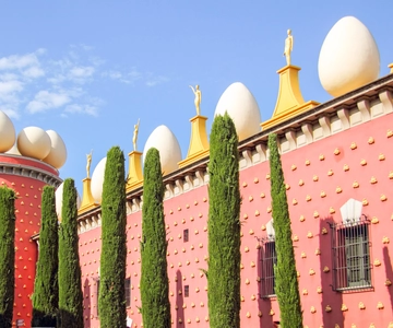Vanuit Barcelona: Girona en Dalí Museum Dagtour in kleine groep