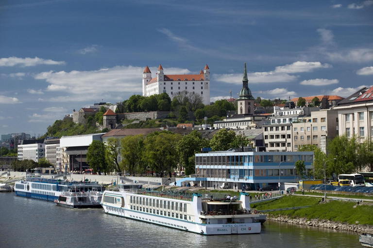 Da Vienna: Tour della città di Bratislava con opzioni gastronomicheTour con pranzo in spagnolo, francese, italiano o russo