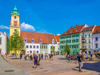 Ab Wien: Stadtrundfahrt in Bratislava mit Kaffee und Kuchen Ab Wien: Stadtrundfahrt in Bratislava mit Kaffee und Kuchen
