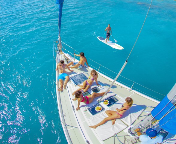 Visit Los Cabos Sailing Cruise with Snorkeling and Lunch in Los Cabos
