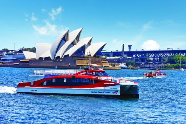 Visit Sydney Hop-on Hop-off Harbour Cruise with Commentary in Sydney