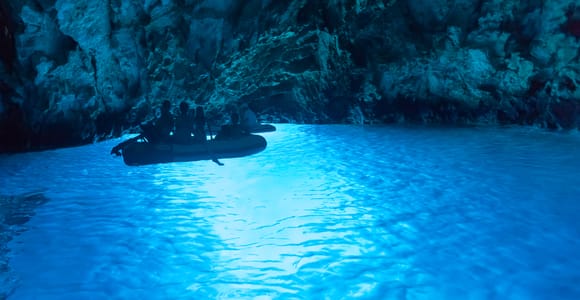 Ab Omis: Blaue Höhle & 5 Inseln Speedboat Tour