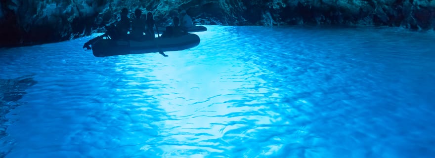 Au départ d'Omis : Blue Cave & 5 Island Speedboat Tour