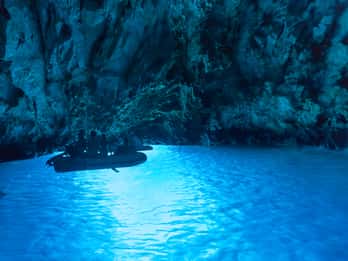 From Omis: Blue Cave & 5 Island Speedboat Tour