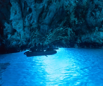 From Omis: Blue Cave & 5 Island Speedboat Tour