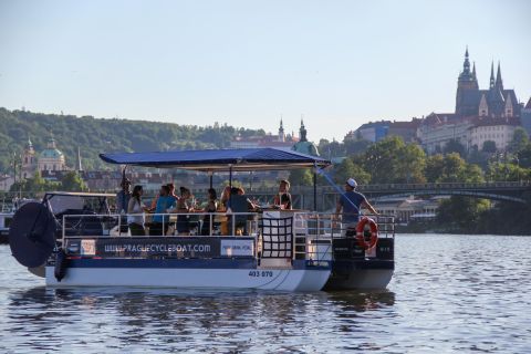 Прага: велосипедная лодка: плавательный пивной велосипед