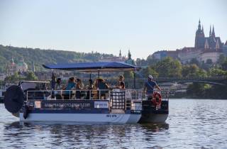 Prag: Fahrradboot - Das schwimmende Bierfahrrad