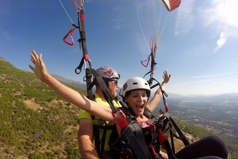 Paragliding Tandemflug von MadridMadrid: Gleitschirm-Tandemflug