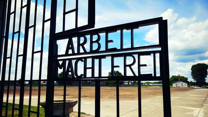 sachsenhausenkeskitysleirin muistomerkki