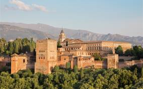 Granada: Alhambra, Nasrid Palaces and Generalife Guided Tour