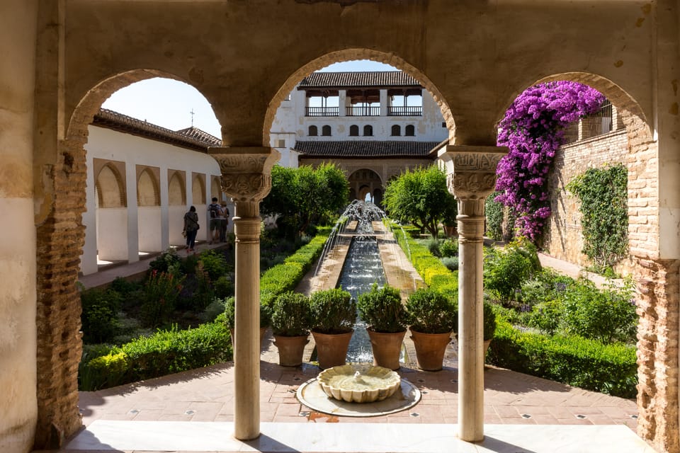 Granada: Tour De La Alhambra, Palacios Nazaríes Y Generalife | GetYourGuide