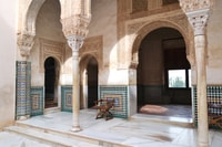 Granada, Alhambra, Nasrid Palaces and Generalife Guided Tour - Housity