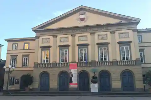 Lucca: Musical Walking Tour with Puccini Museum Visit