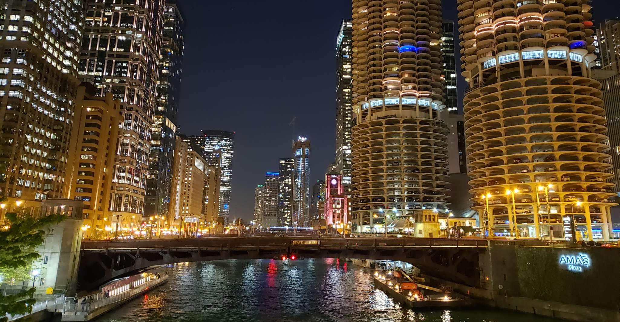 Chicago, 90-Minute River and Lakefront Cruise at Night - Housity