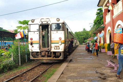 Tour di un'intera giornata a Yangon con giro in treno circolare