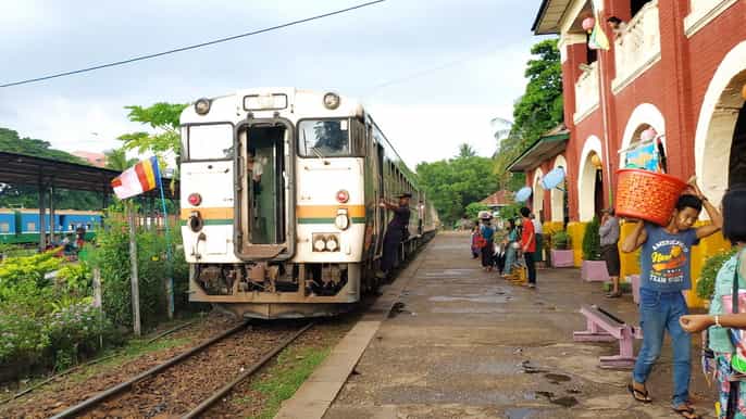 excursão de dia inteiro em yangon com passeio de trem circular