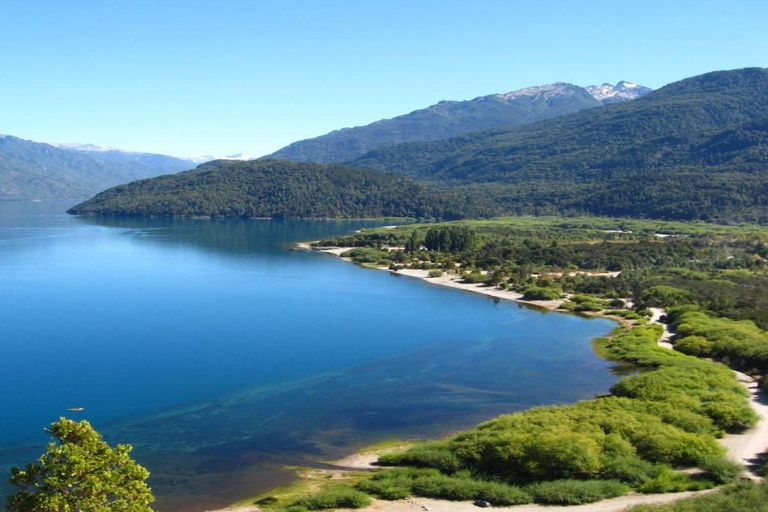 Bariloche: Full-Day El Bolsón and Puelo Lake Tour Tour in Spanish