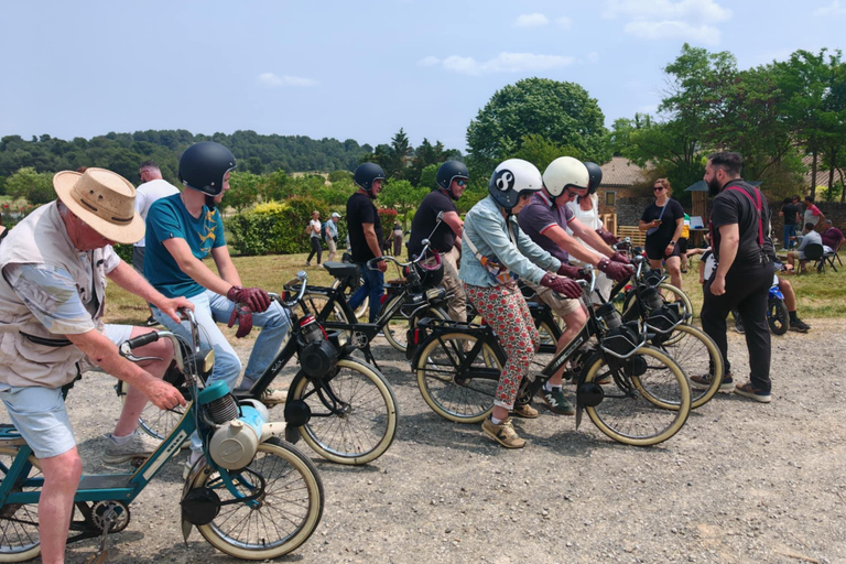 Carcassonne: Solex ride with guide and wine tasting Carcassonne: Solex tour with guide and wine tasting