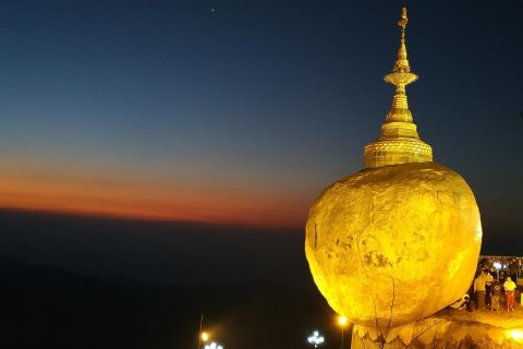 Da Yangon: tour notturno a Golden Rock e Bago