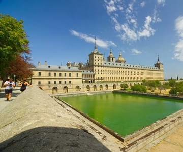 Desde Madrid: Excursão de meio dia a El Escorial e à Basílica do Vale