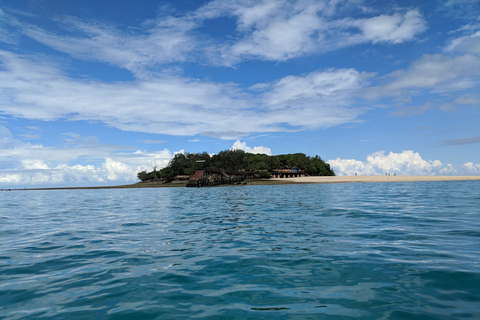 Zanzibar: Prison Island Tour with Lunch on the Sandbank Zanzibar: Prison Island Tour with Lunch and Hotel Transfer