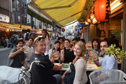 Tokio: Lokale Food & Drink-Tour bei Nacht in Asakusa