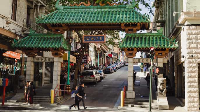 sf chinatown walking tour through the dragon gate