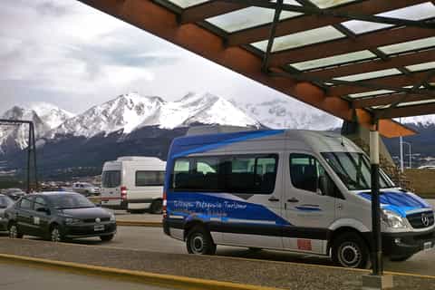 Ushuaia: 1-Way or Roundtrip USH Airport Transfer