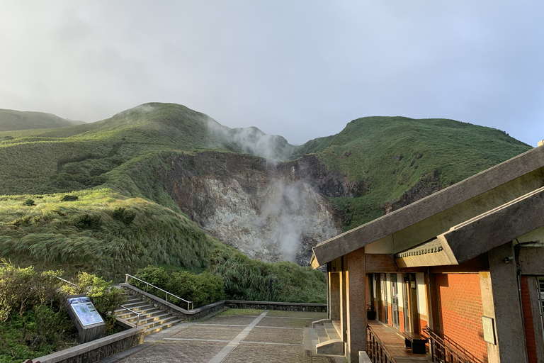 Desde Taipei: tour privado por la naturaleza y el volcán YangmingshanTour privado al volcán Yangmingshan