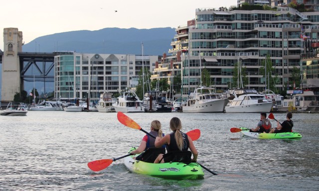 Vancouver: Smooth Classic Kayak Tour