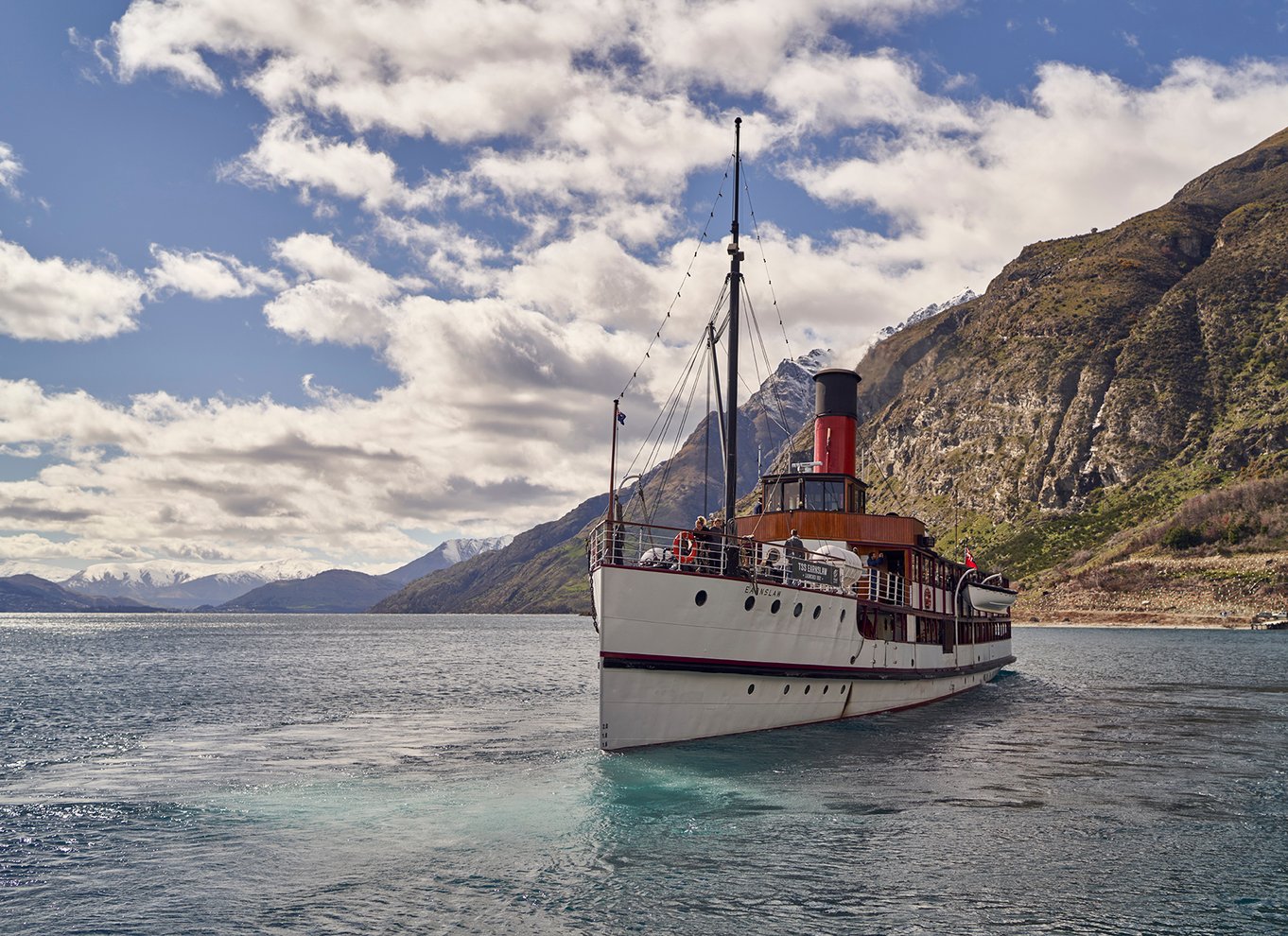 Queenstown: TSS Earnslaw Cruise & Walter Peak m/ gourmet BBQ