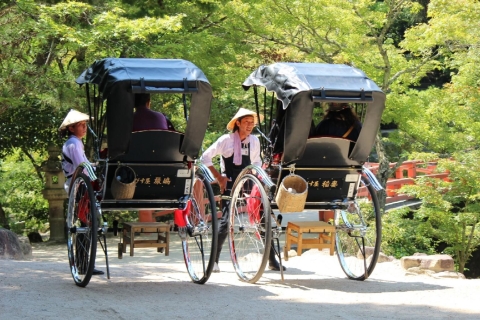 Miyajima: privé-riksja-tour naar Itsukushima-schrijn"Like a Local" rondleiding van 130 minuten