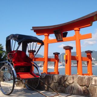 Miyajima: Private Rickshaw Tour to Itsukushima Shrine