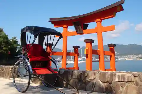 Miyajima: Private Rickshaw Tour to Itsukushima Shrine