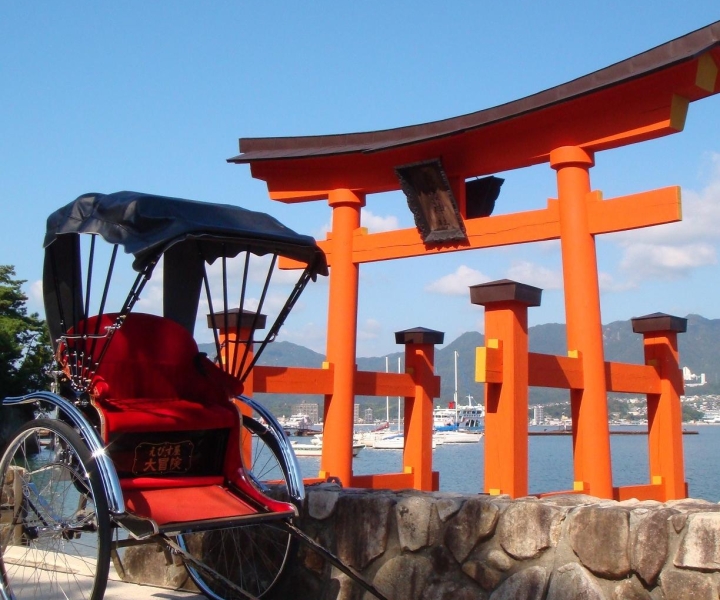Miyajima: tour privato in risciò al santuario di Itsukushima