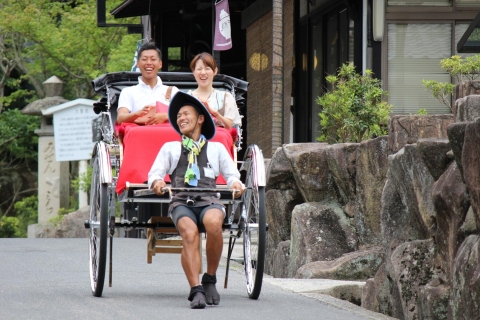 Miyajima: Prywatna wycieczka rikszą do świątyni ItsukushimaDobrze zaokrąglona wycieczka 60-minutowa wycieczka