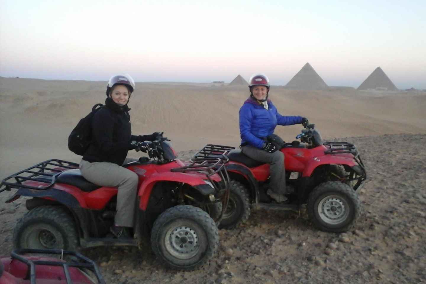 Piramidi di Giza: safari nel deserto in quad bike