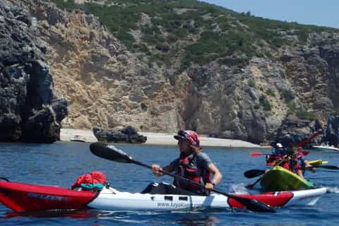 Lisbon: Sesimbra Kayak Discovery Experience