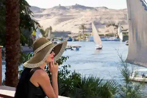 Luxor: Halvdags båtresa med motor och besök på Banana Island