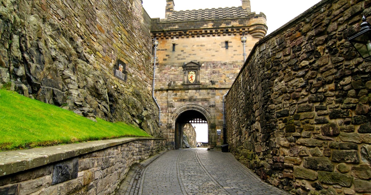 Castle guide. Экскурсия в замок. Эдинбург. Эдинбург улицы. Spectacles of Edinburgh Castle.