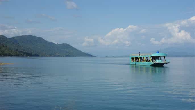 from vientiane nam ngum reservoir private day trip