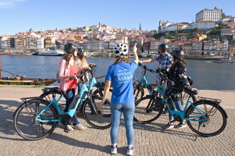 Oporto: tour guiado en bicicleta por el casco antiguo y la orilla del río de 3 horasTour en español