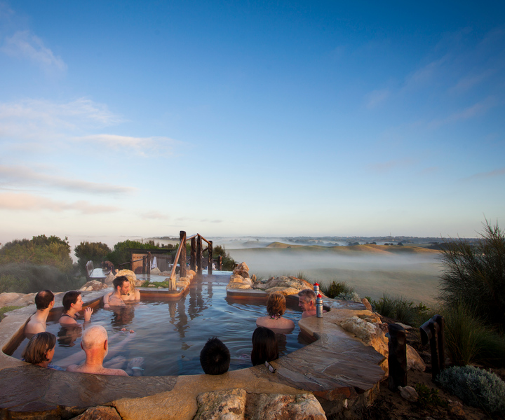 From Melbourne: Peninsula Hot Springs & Bathing Boxes Tour