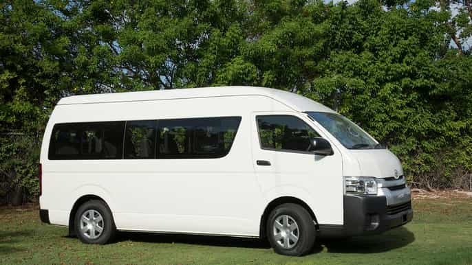 shared minivan service between luang prabang and vang vieng