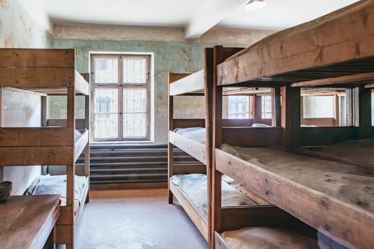 Vanuit Krakau: Auschwitz-Birkenau rondleiding en ophaalmogelijkhedenFranse rondleiding met hotelovername